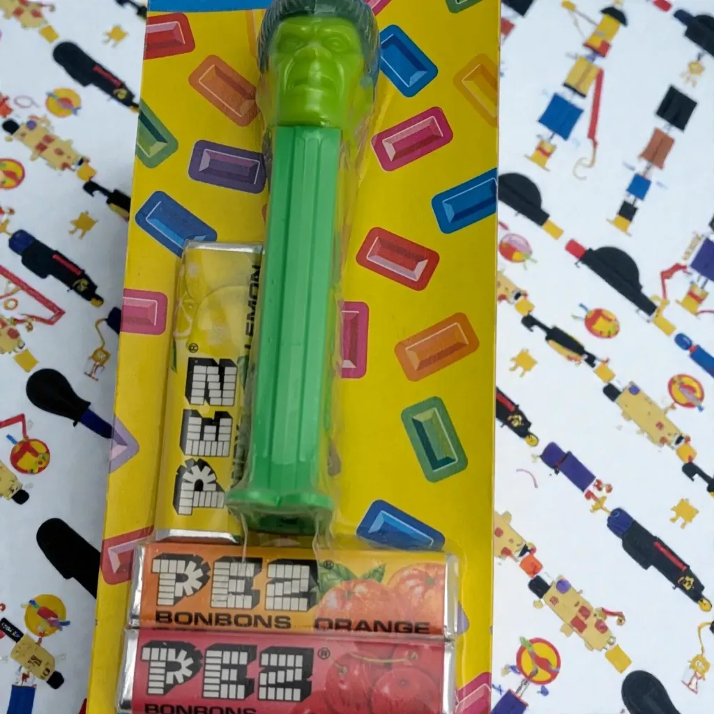 [SW-000031] 1990's Vintage Incredible Hulk Pez Dispenser - CARDED